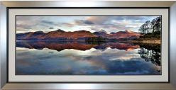 TABLEAUX ART LIQUIDE – Créateur de tableaux contemporains haut de gamme pour une décoration murale unique et raffinée. Cette œuvre a été embellie par l’artiste grâce à la résine appliquée sur le verre qui accentue la profondeur et le dynamisme du tableau. Cette œuvre est agrémentée de véritables cristaux qui lui donnent un éclat unique. Chaque œuvre est faite à la main et possède son certificat d’authenticité