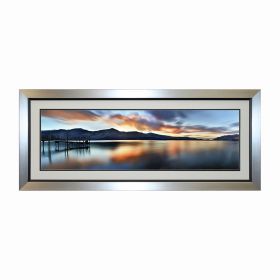 TABLEAUX ART LIQUIDE – Créateur de tableaux contemporains haut de gamme pour une décoration murale unique et raffinée. Cette œuvre a été embellie par l’artiste grâce à la résine appliquée sur le verre qui accentue la profondeur et le dynamisme du tableau. Cette œuvre est agrémentée de véritables cristaux qui lui donnent un éclat unique. Chaque œuvre est faite à la main et possède son certificat d’authenticité